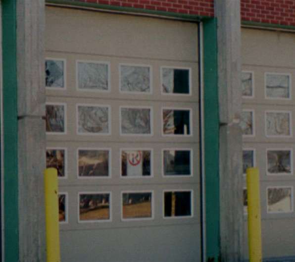 porte de garage commerciale à Montréal