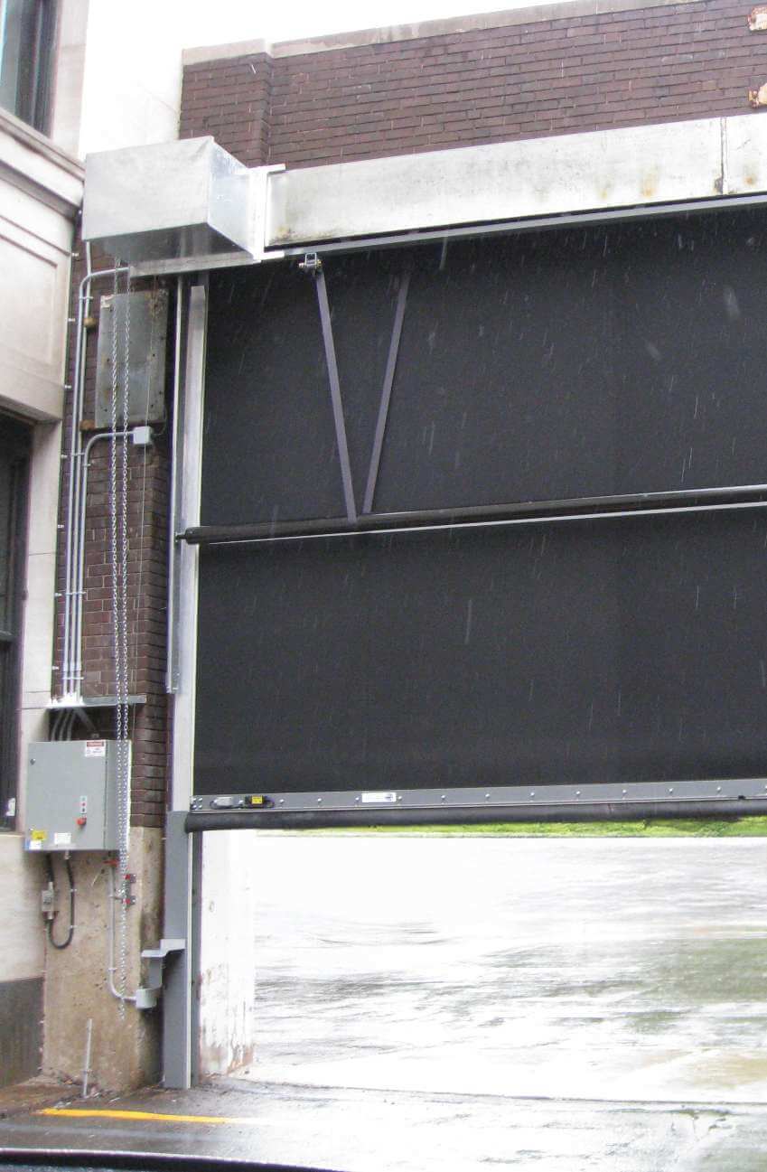 porte de garage commerciale dans Saint-Hubert